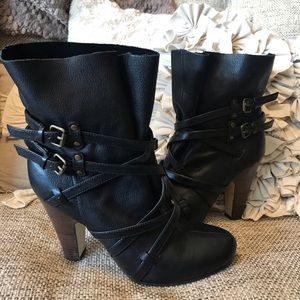 Kelly and Katie black leather heeled boots size 7